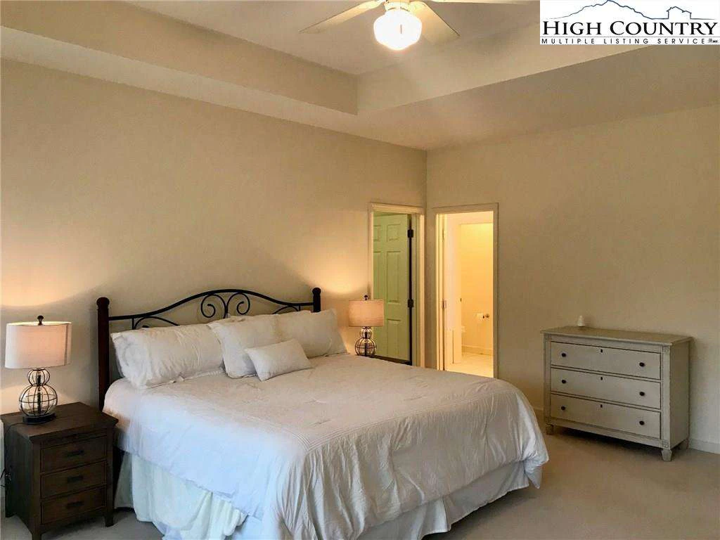Image number 18 for the current listing