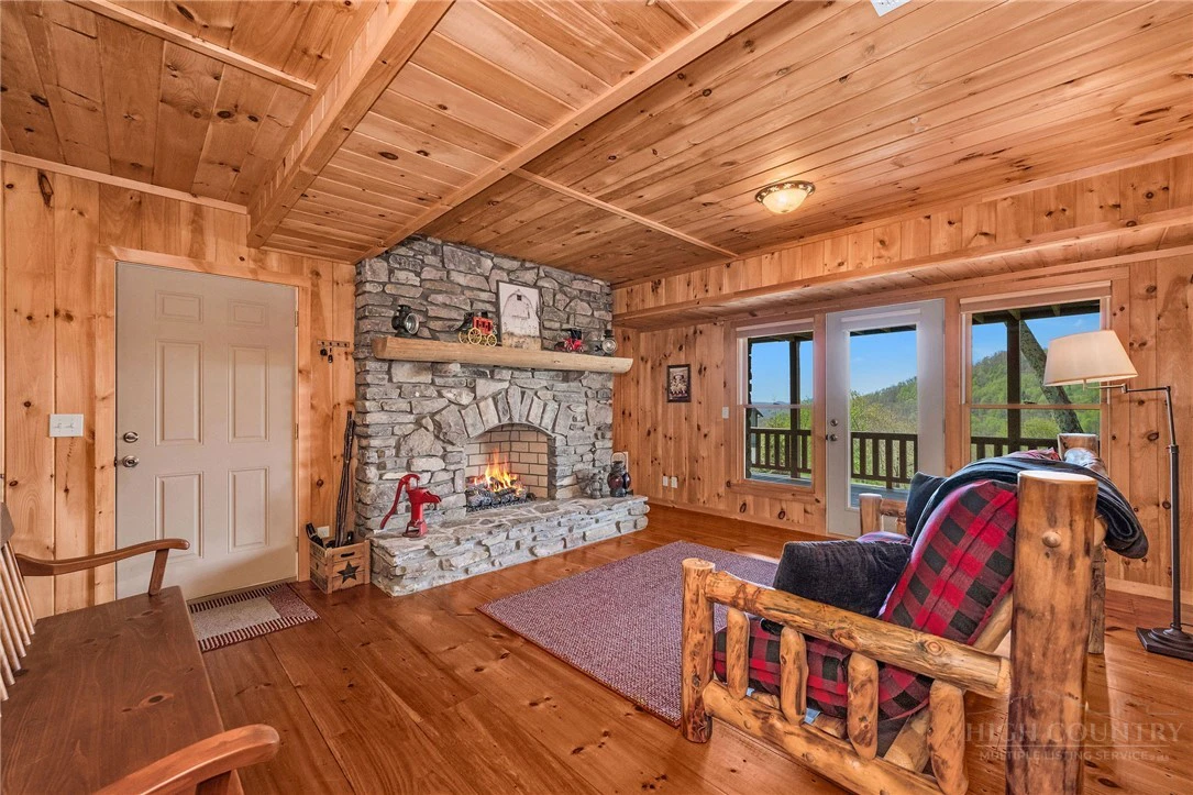 Image number 21 for the current listing