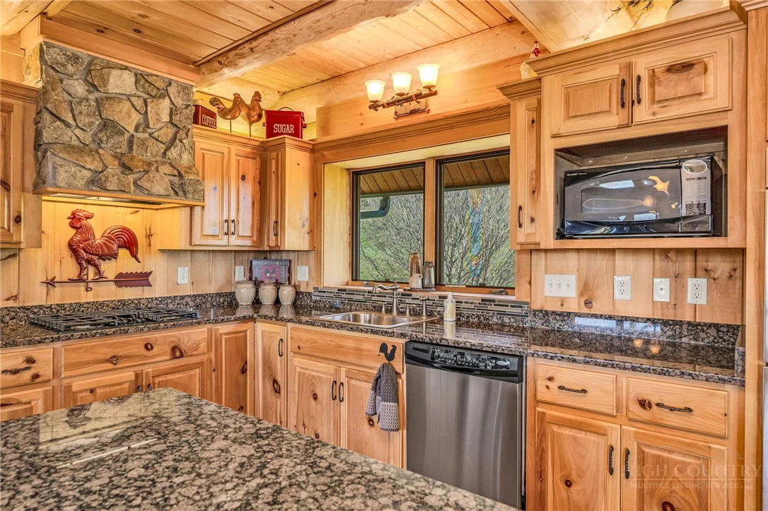 Image number 14 for the current listing