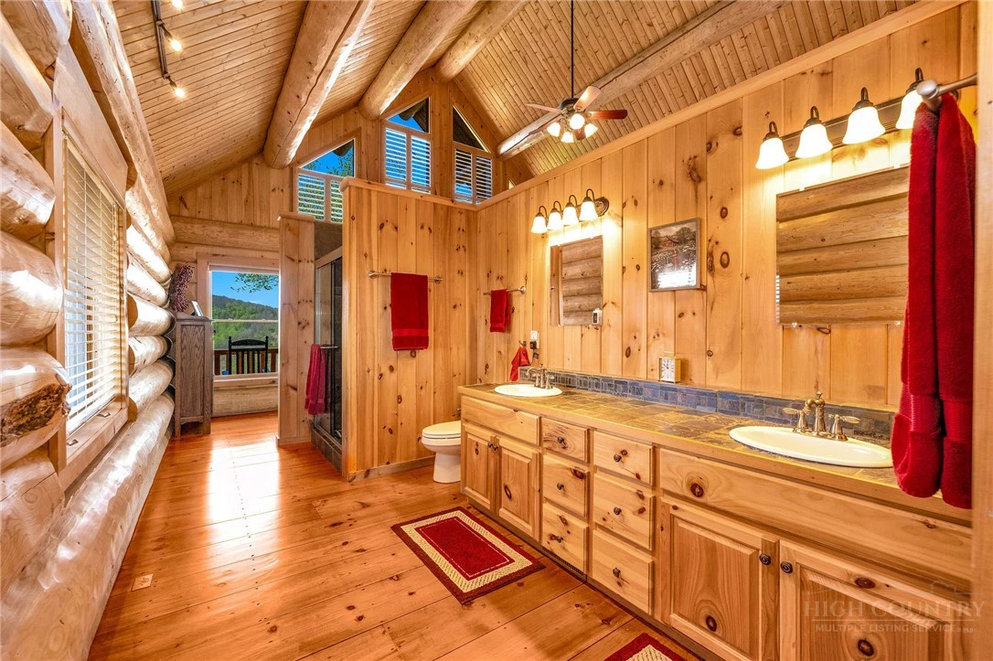 Image number 11 for the current listing