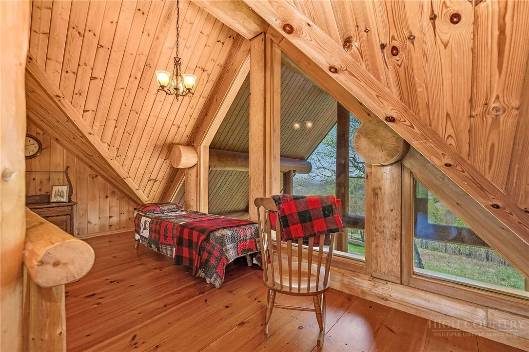 Image number 13 for the current listing