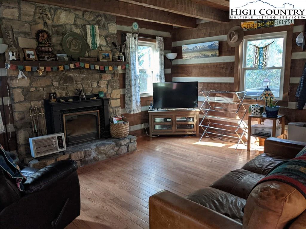 Image number 3 for the current listing