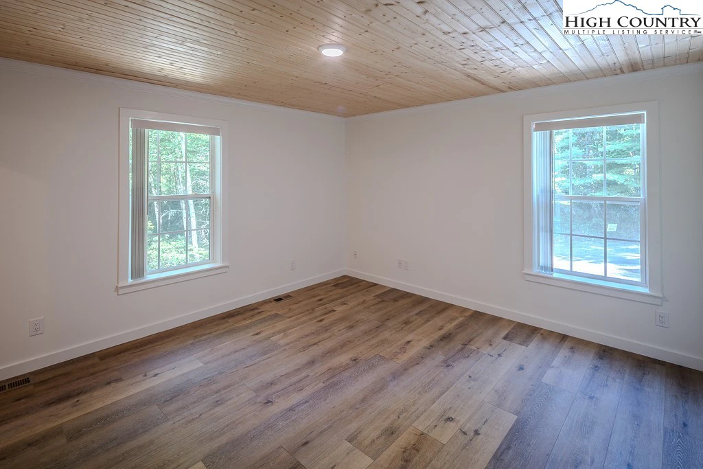 Image number 3 for the current listing