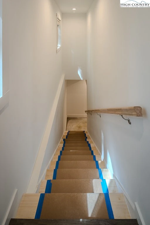 Image number 11 for the current listing