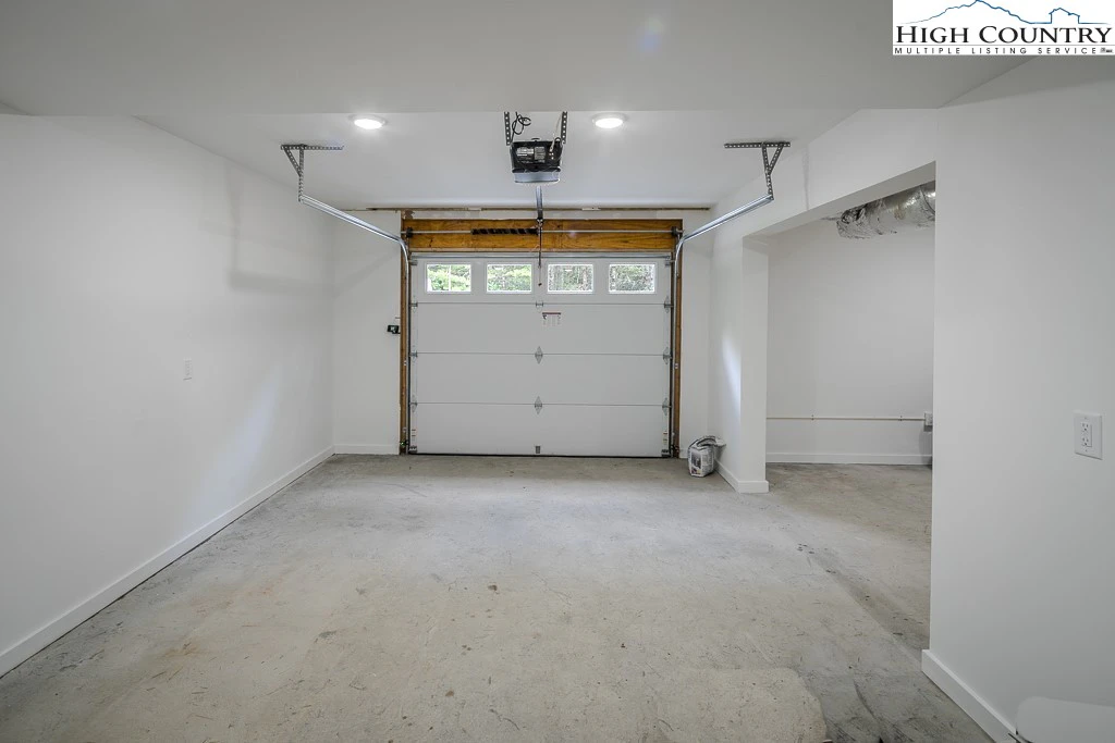 Image number 15 for the current listing