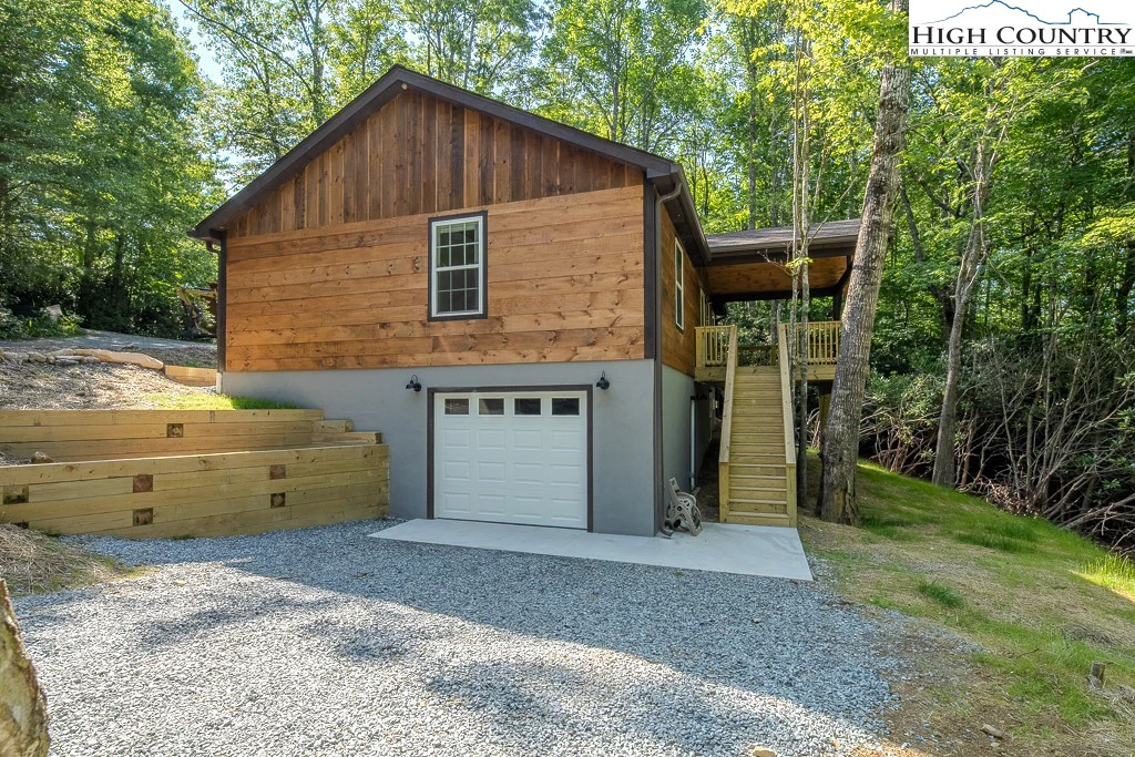 Image number 21 for the current listing