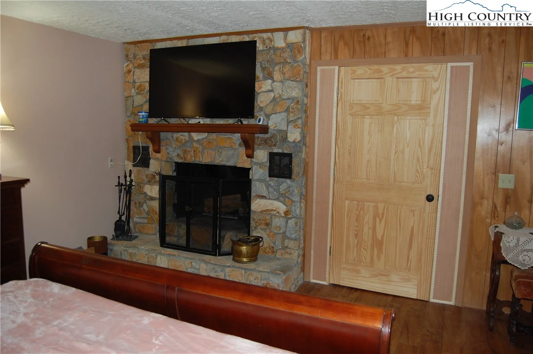 Image number 6 for the current listing
