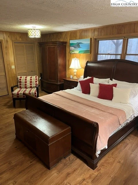 Image number 8 for the current listing