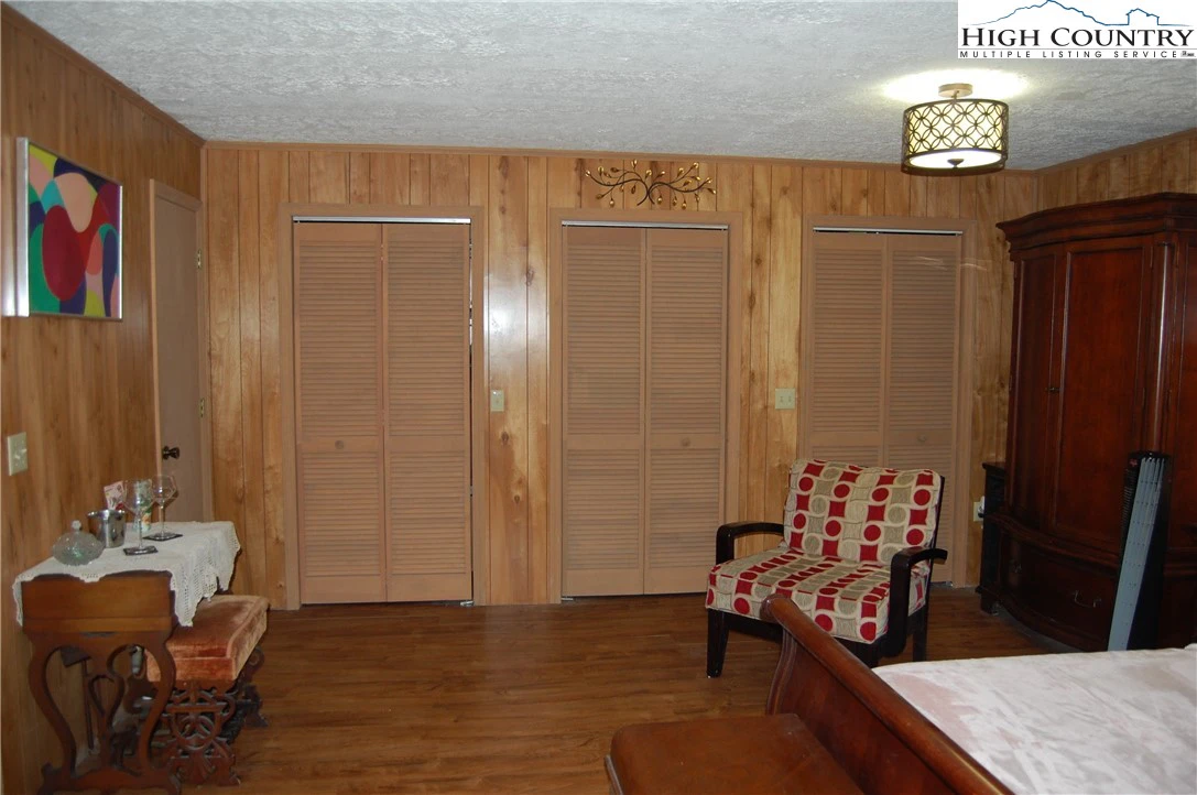 Image number 9 for the current listing