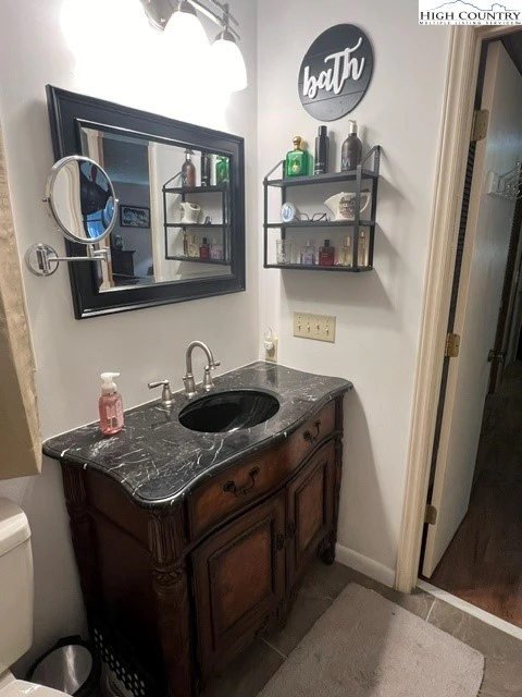 Image number 10 for the current listing