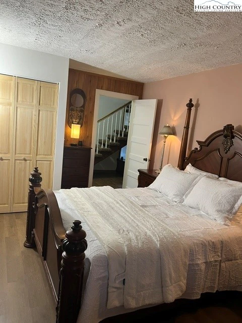 Image number 12 for the current listing
