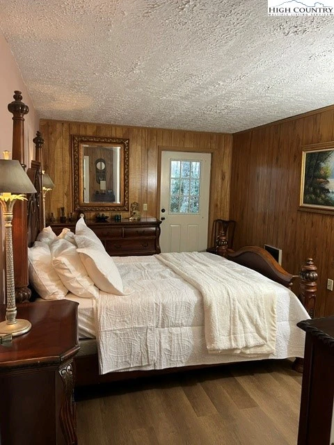 Image number 13 for the current listing