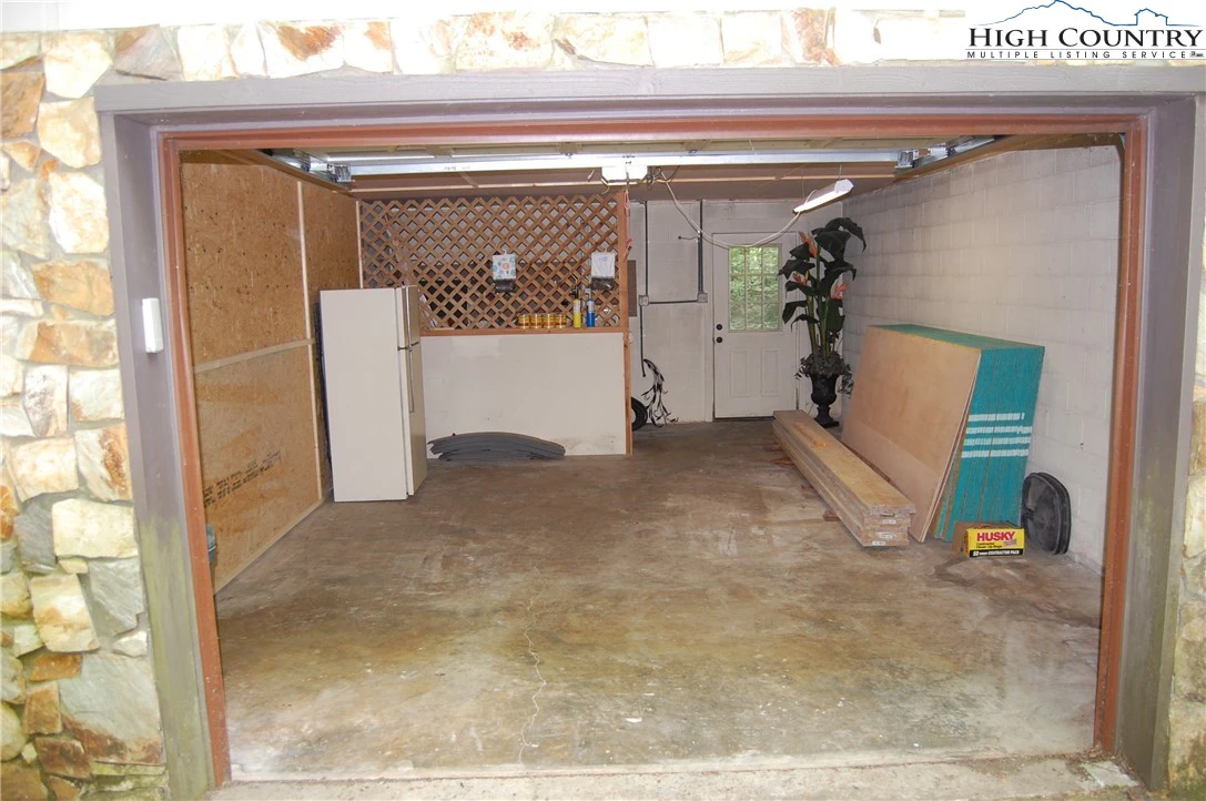Image number 16 for the current listing
