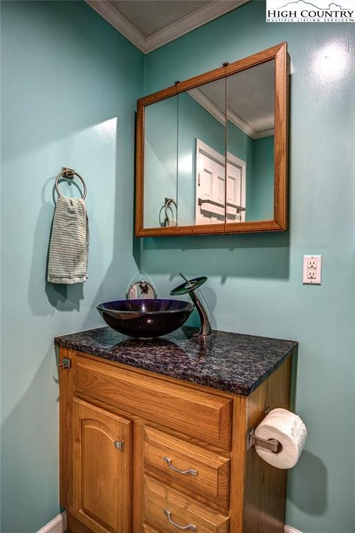 Image number 13 for the current listing