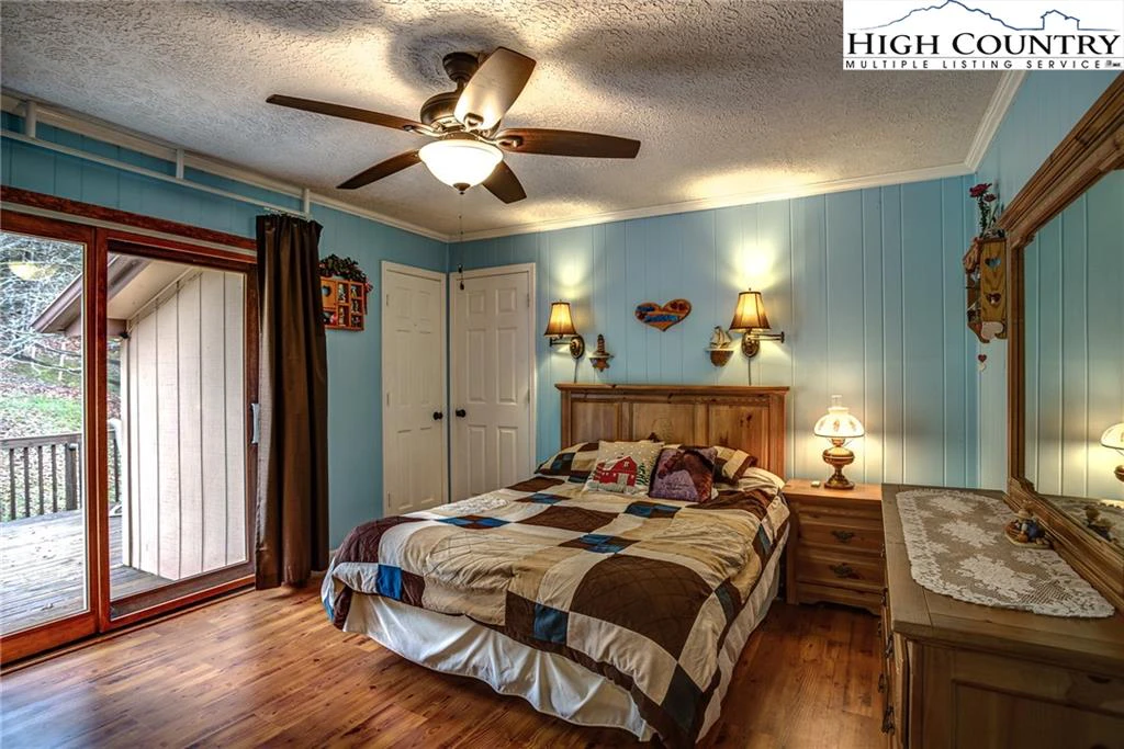 Image number 4 for the current listing