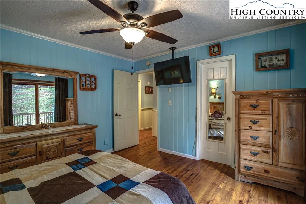 Image number 5 for the current listing
