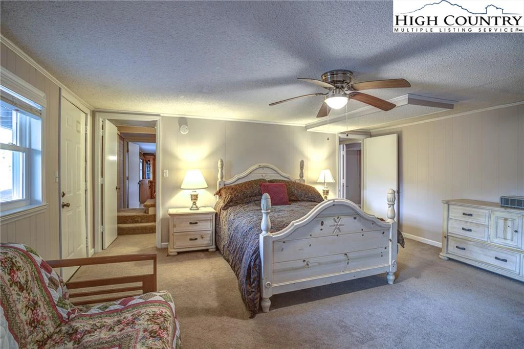 Image number 7 for the current listing
