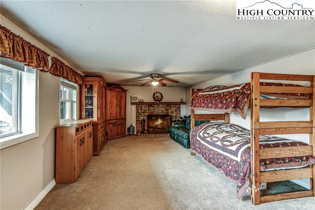 Image number 10 for the current listing