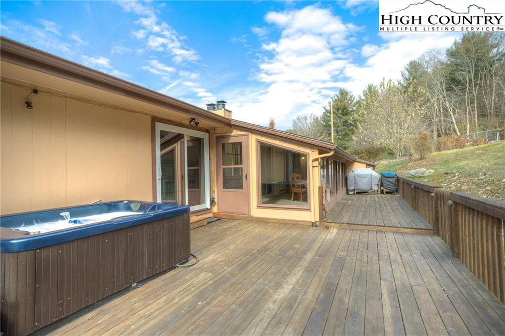 Image number 2 for the current listing
