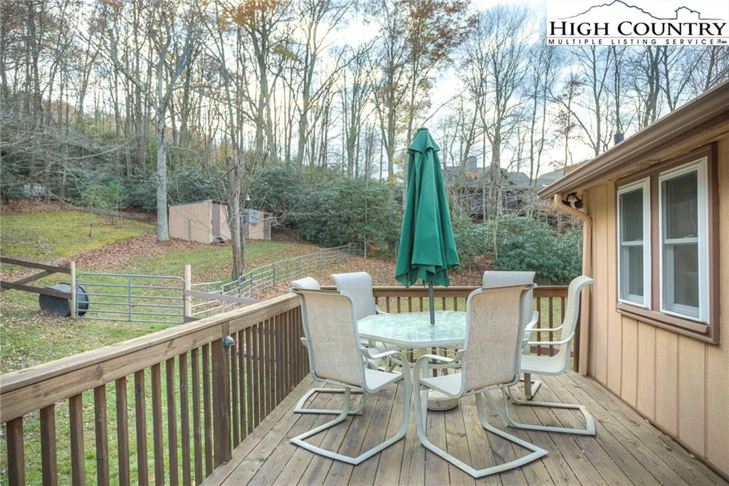 Image number 14 for the current listing
