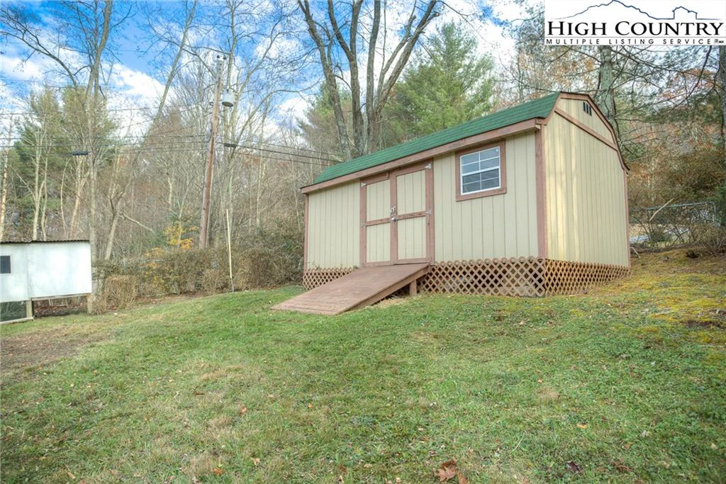 Image number 16 for the current listing