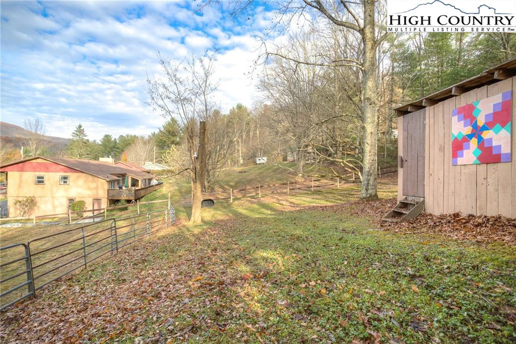 Image number 17 for the current listing