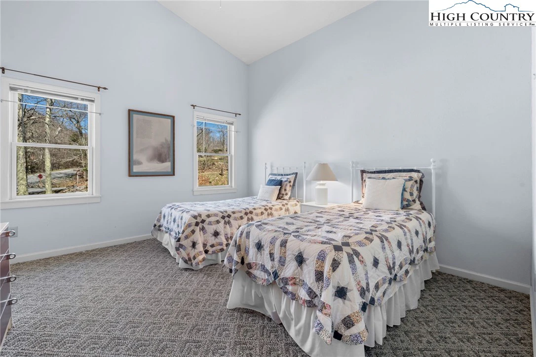 Image number 4 for the current listing