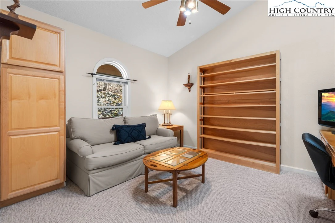 Image number 5 for the current listing
