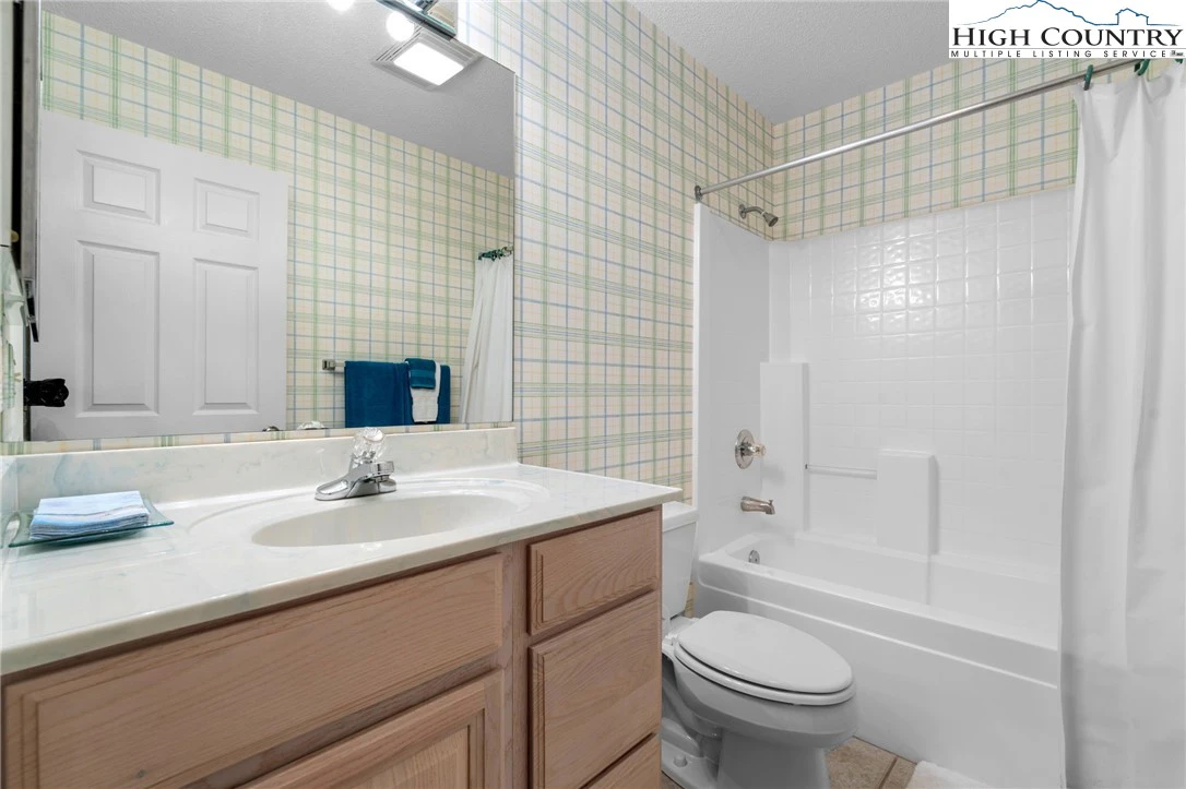 Image number 3 for the current listing
