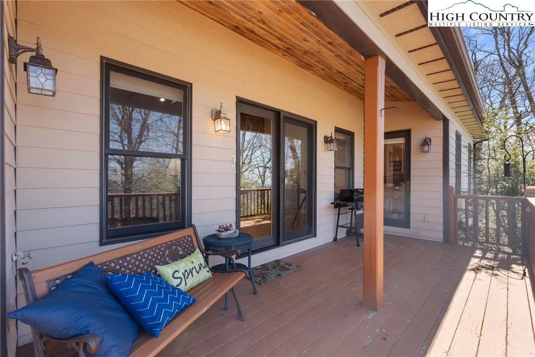 Image number 11 for the current listing
