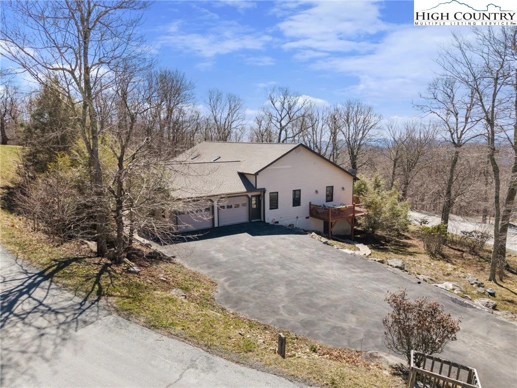Image number 17 for the current listing