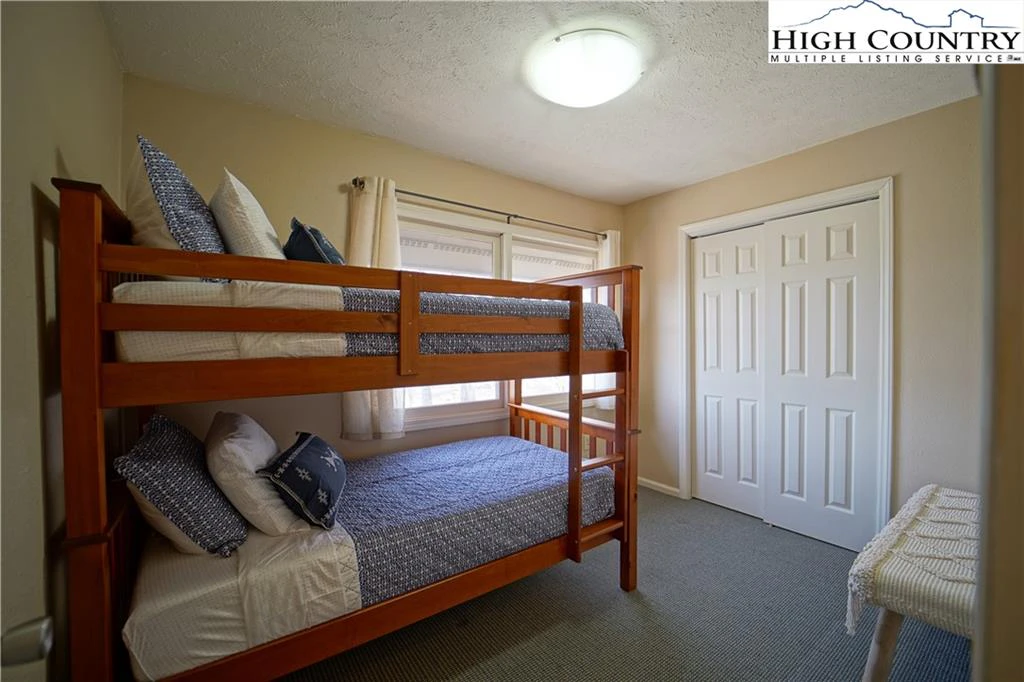 Image number 3 for the current listing
