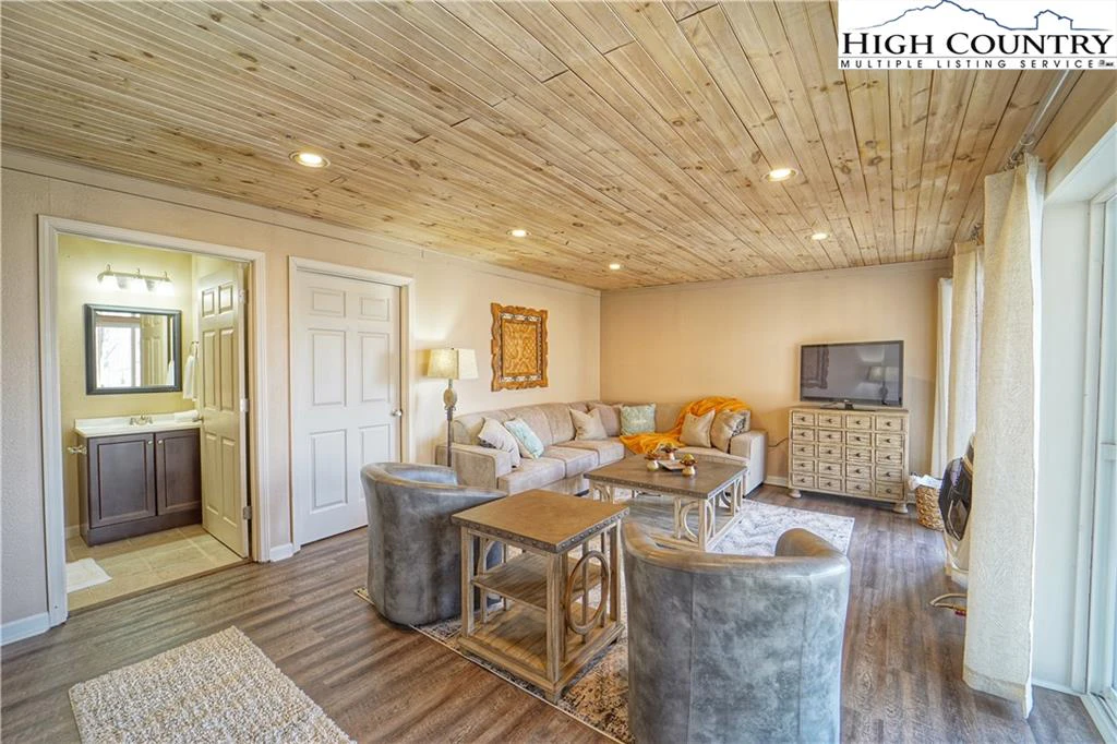 Image number 6 for the current listing