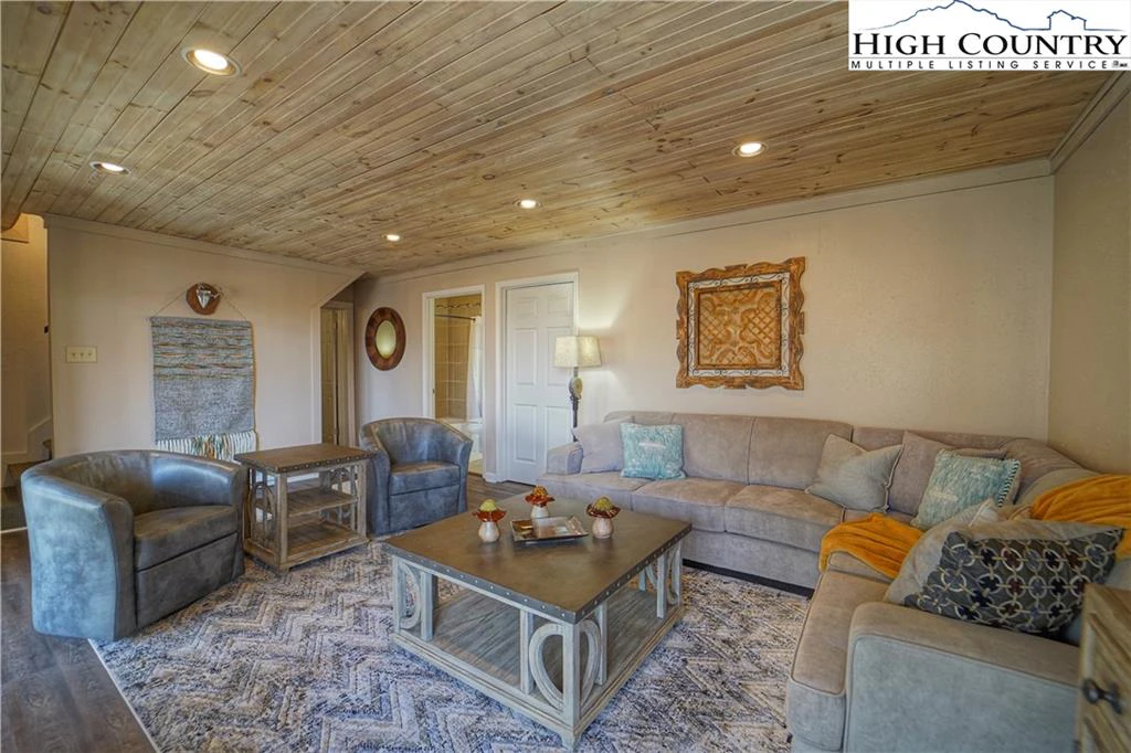 Image number 7 for the current listing