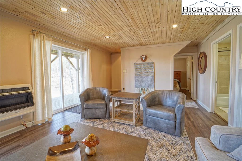 Image number 9 for the current listing