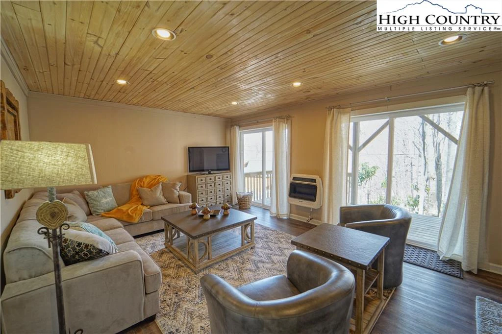 Image number 2 for the current listing