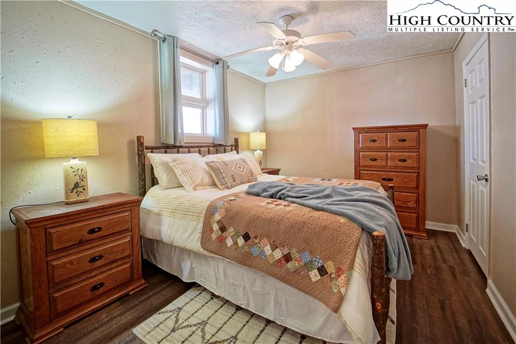 Image number 12 for the current listing