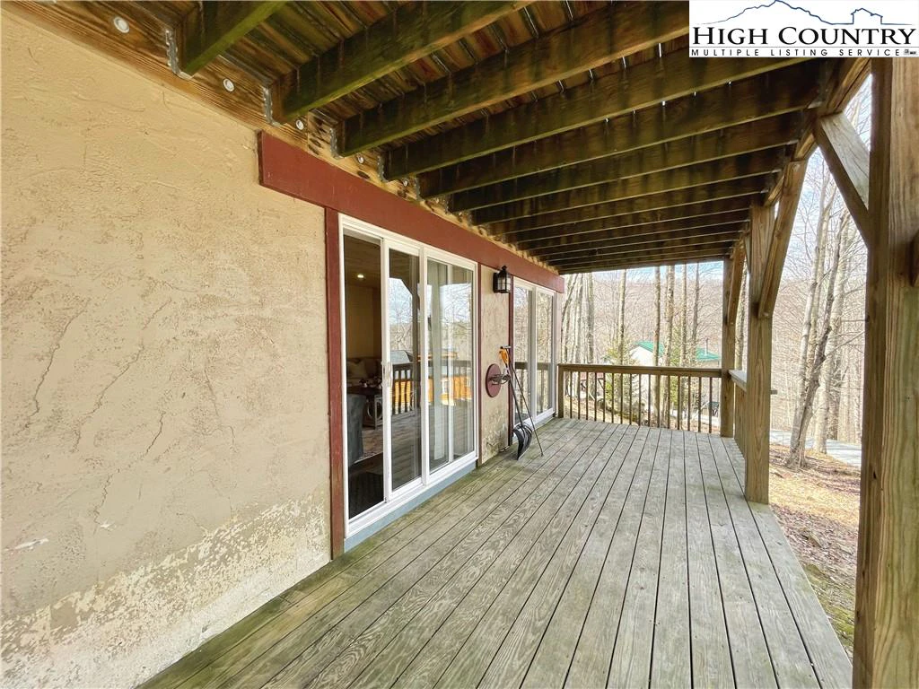 Image number 19 for the current listing