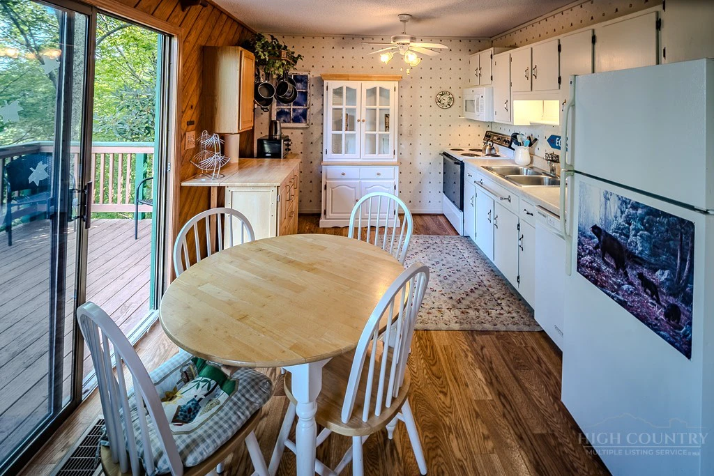 Image number 8 for the current listing