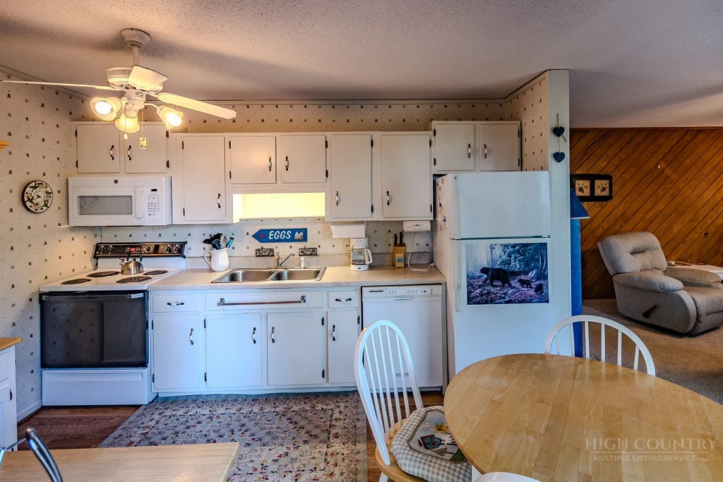 Image number 9 for the current listing
