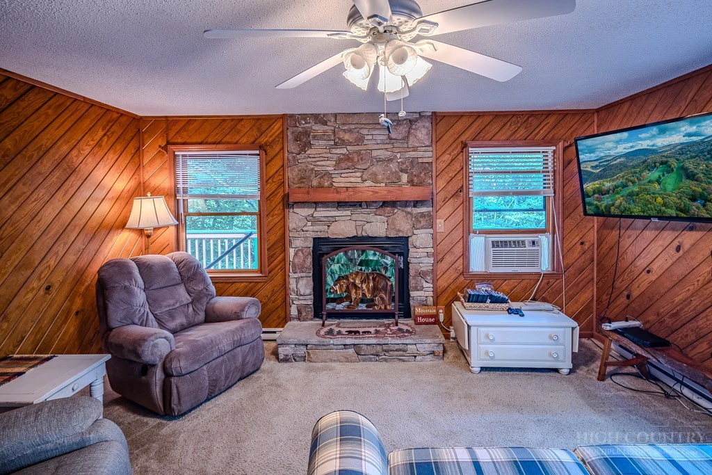 Image number 11 for the current listing