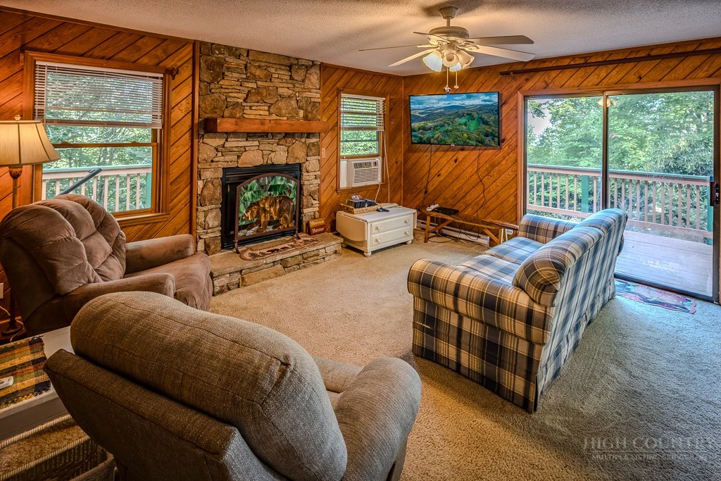 Image number 13 for the current listing