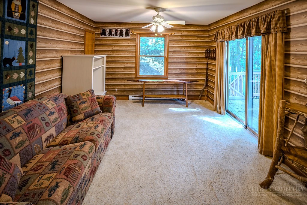 Image number 14 for the current listing