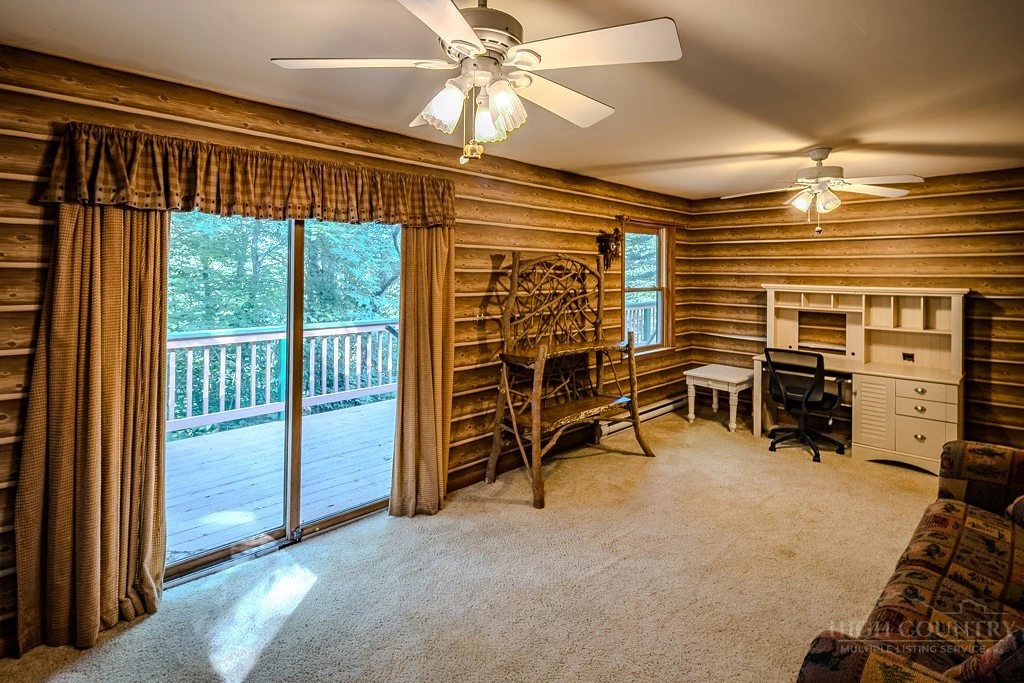 Image number 19 for the current listing