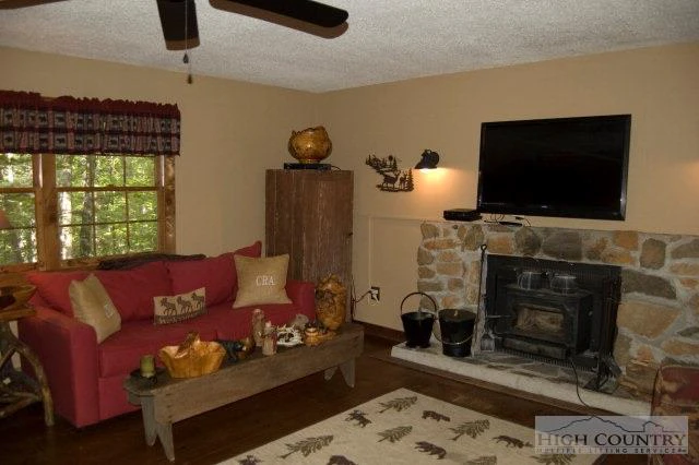 Image number 3 for the current listing