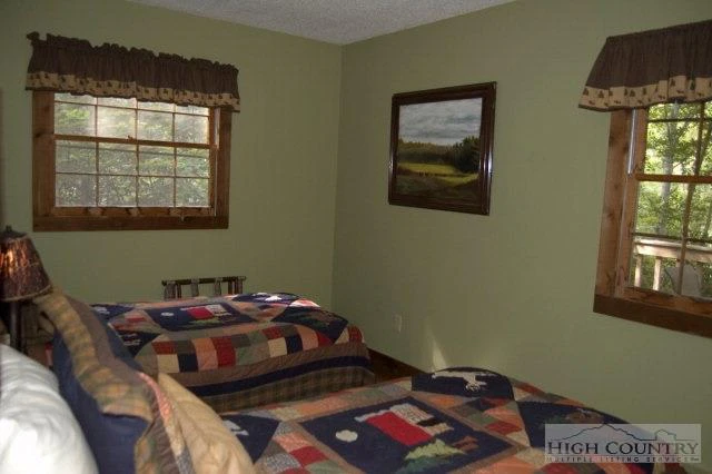 Image number 9 for the current listing