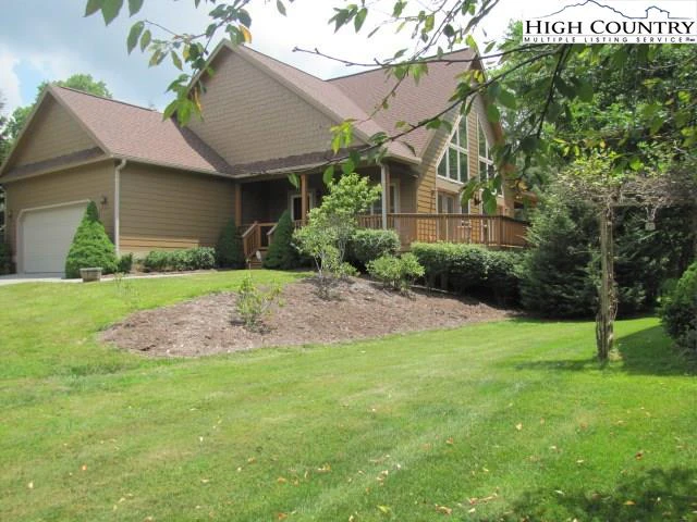 Image number 1 for the current listing