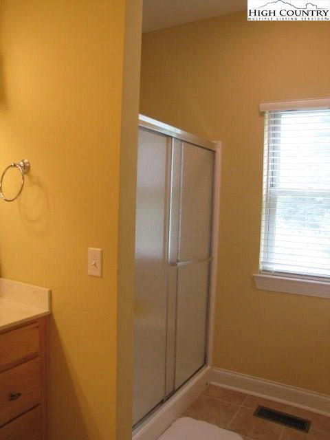 Image number 8 for the current listing
