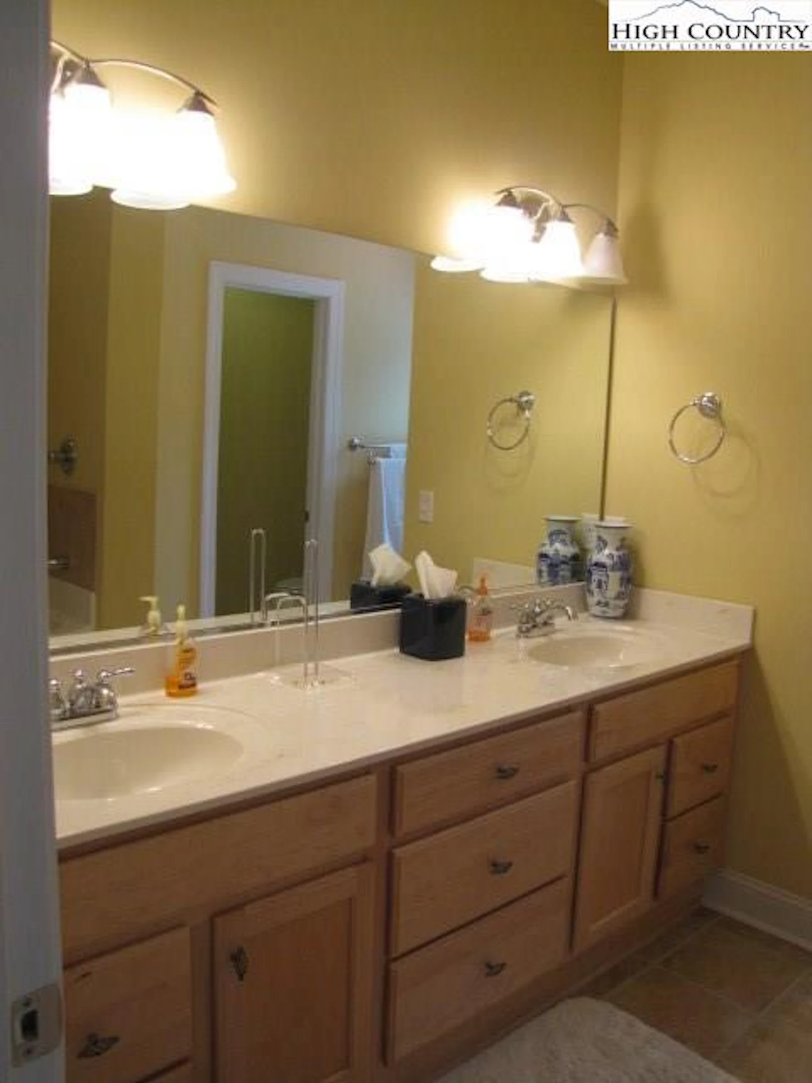 Image number 9 for the current listing