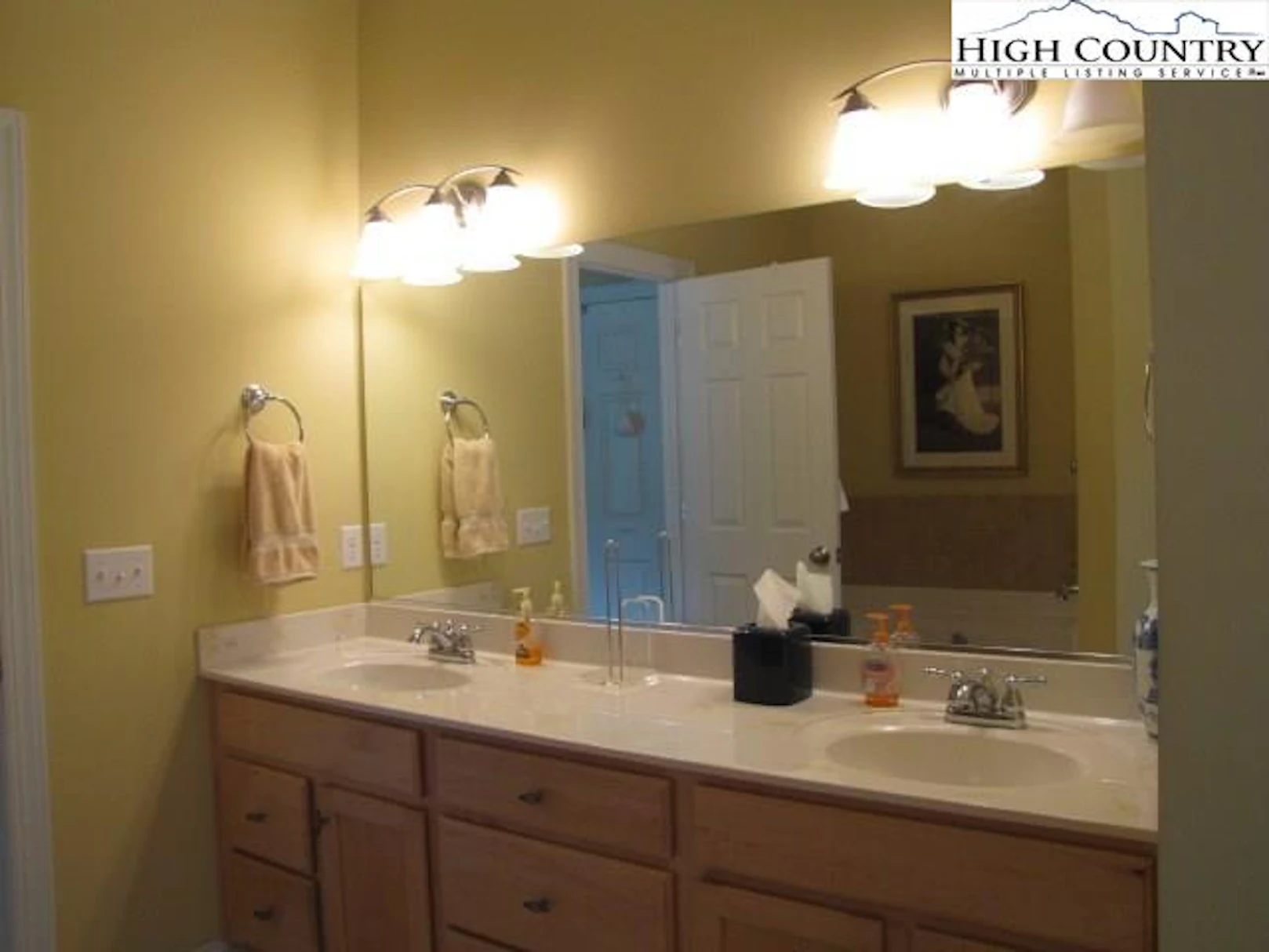 Image number 2 for the current listing
